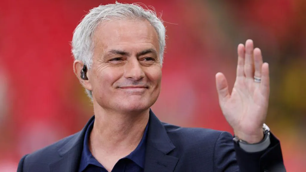 Which person would say not to this Portuguese giant? - The Special One arrives for negotiations