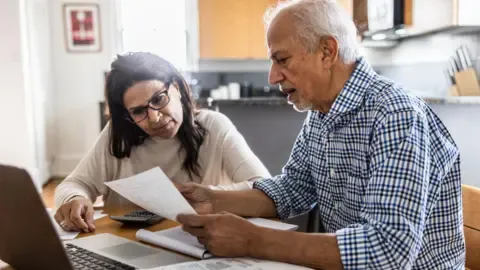 Government Pension Set to Increase by 4.7 Percent Beginning in April